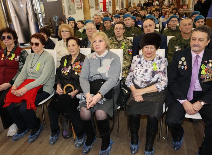 Астраханские патриоты приняли участие в тематическом мероприятии и открытии новой выставки «Живет Победа в поколениях…»